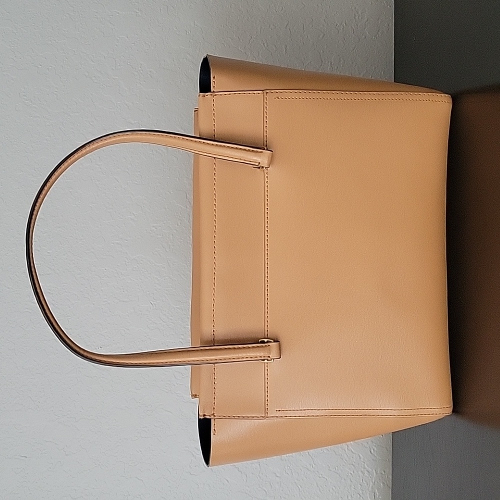 ⭐️EUC Tory Burch Parker Tote - Picture 2 of 15
